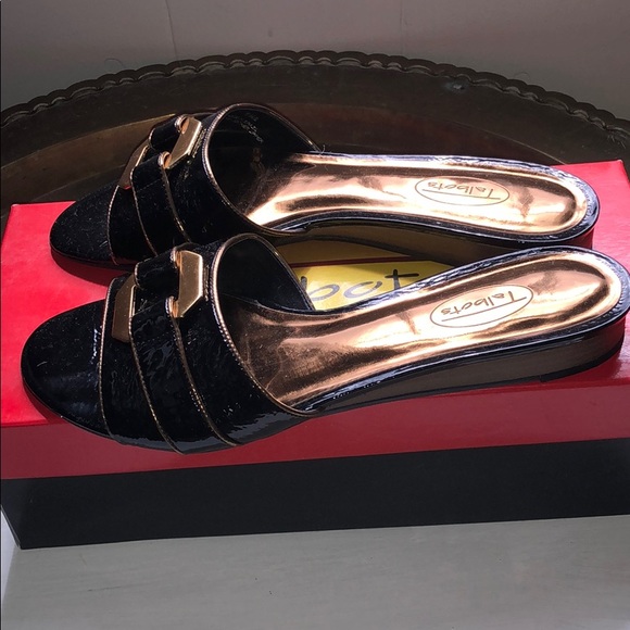 NWT Talbots Beckham Black Leather Sandals Size 8.5 - Picture 2 of 6